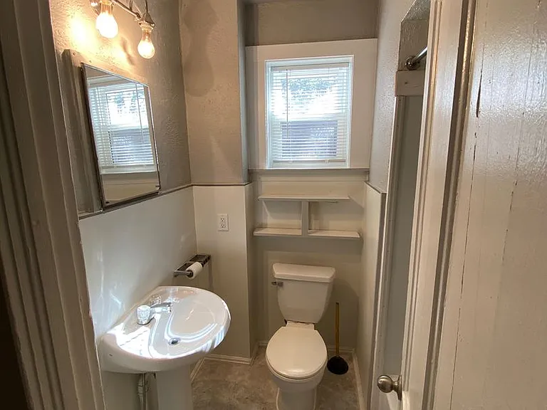 604 S Duke St — Photo 12