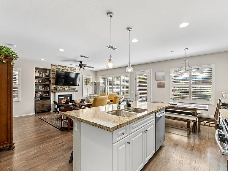 2073 White Alder Ln — Photo 7