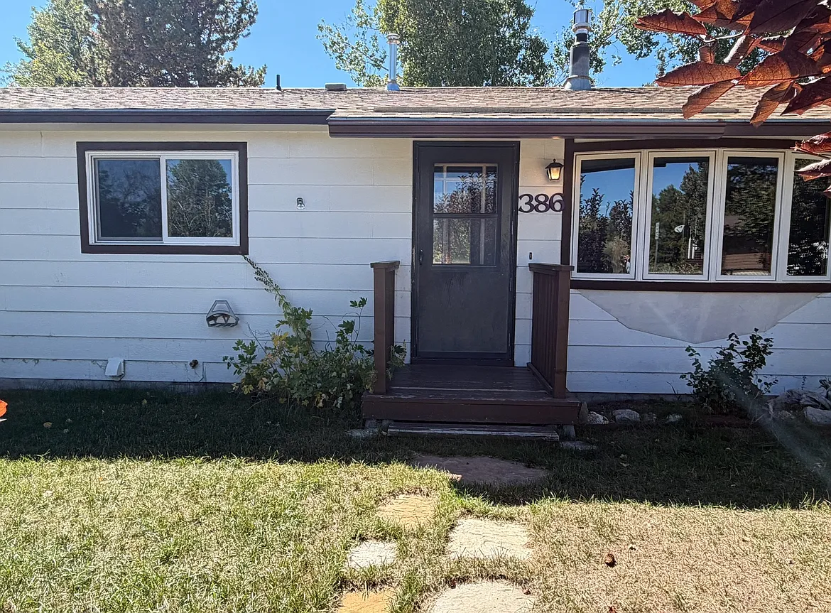 3 bed, 1008 sqft, $1,950 — Photo 2