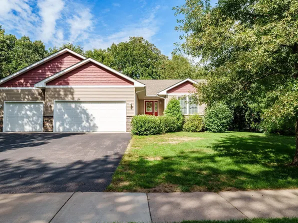 6136 Glacier Dr, North Branch, MN 55056