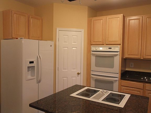 2nd image of 43051 Candlewick Sq