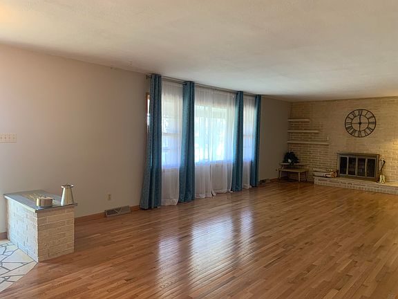 3rd image of 2733 E Glenwood Street