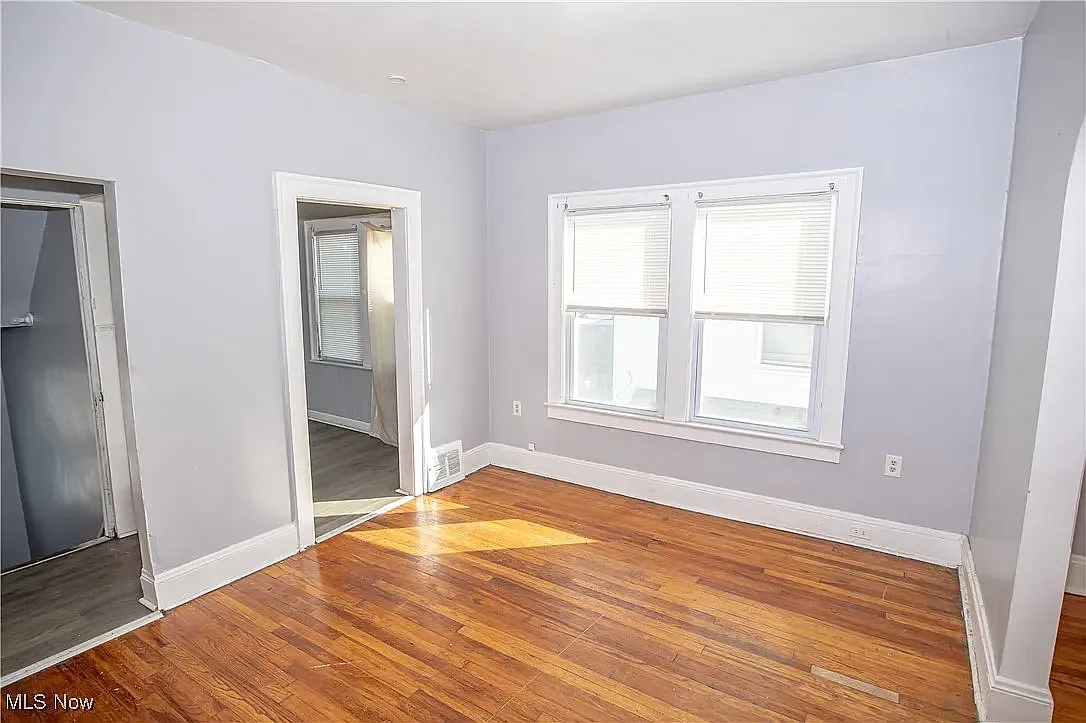 2 bed, 830 sqft, $995 — Photo 2
