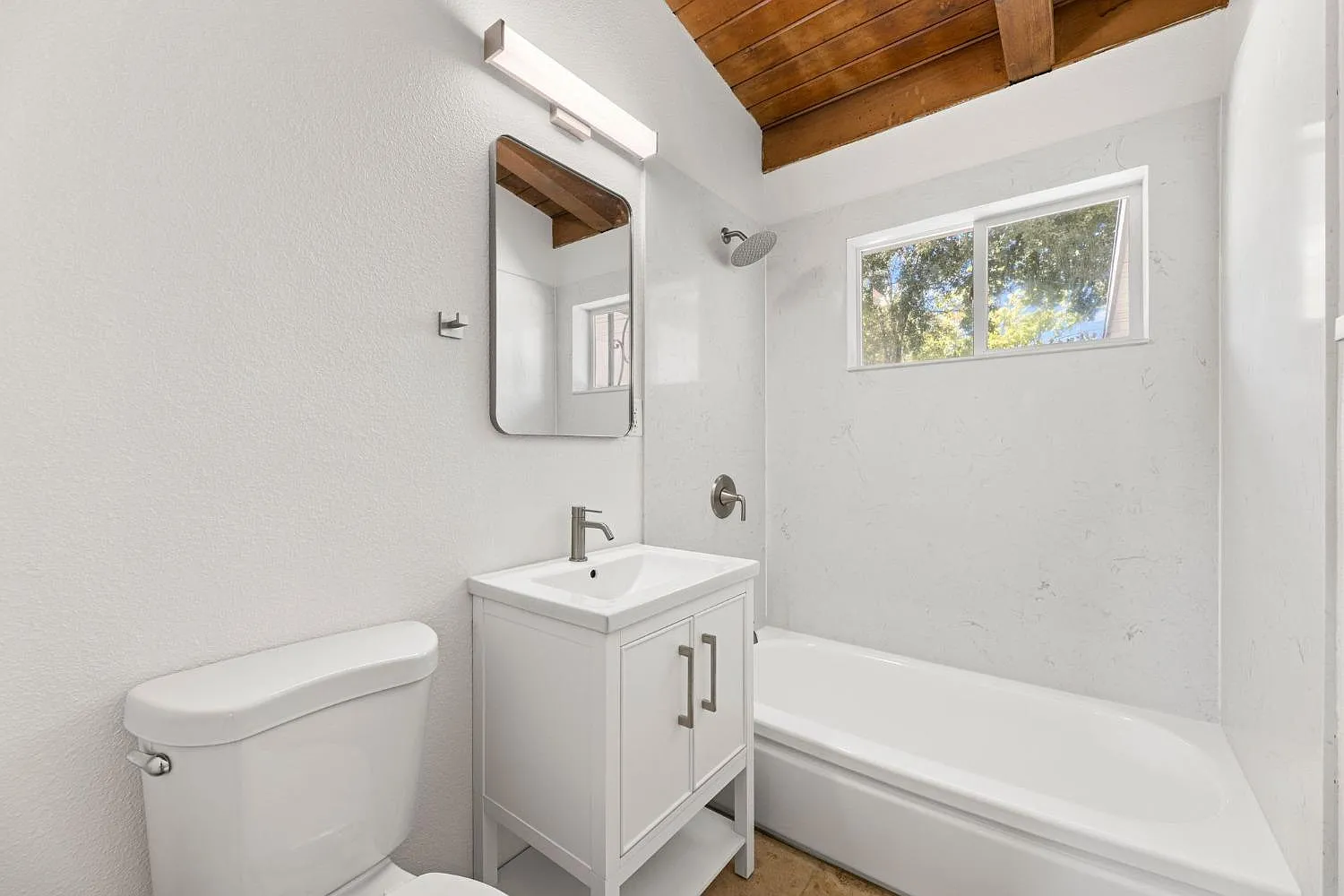4 bed, 1600 sqft, $1,350 — Photo 2