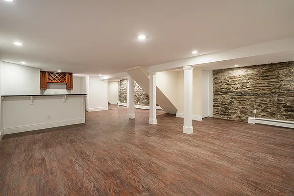 Rented by Compass | media 49