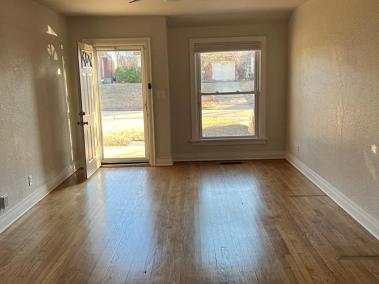 709 NW 48th St — Photo 9