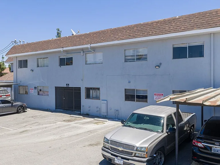 3143 S H St — Photo 4