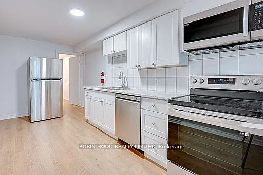 Building Photo - 104 Gloucester Grv #Penthouse 1