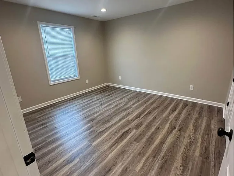 406 Sanderson Dr — Photo 7