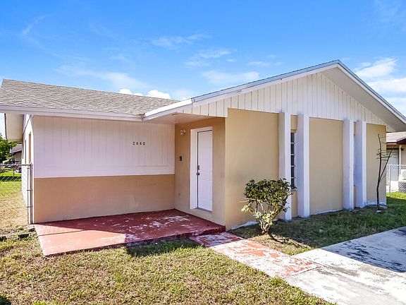 3rd image of 2440 NW 139th St