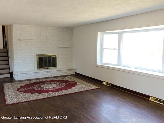 3rd image of 1716 Briarwood Dr