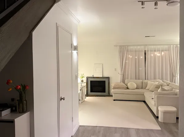 (undisclosed Address), Fullerton, CA 92833