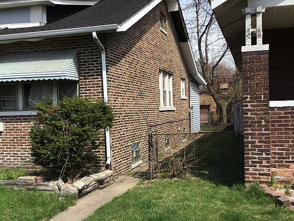 3rd image of 3927 Evergreen St