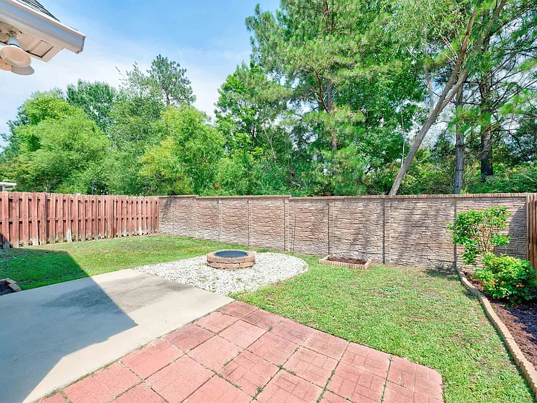 184 Ivy Square Dr — Photo 22