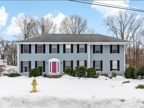 32 Starr Dr W, Narragansett, RI 02882