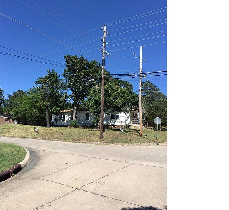 2nd image of 1401 E Kiowa Ave