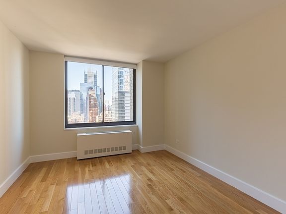 4th image of 235 W 48th St APT 14K