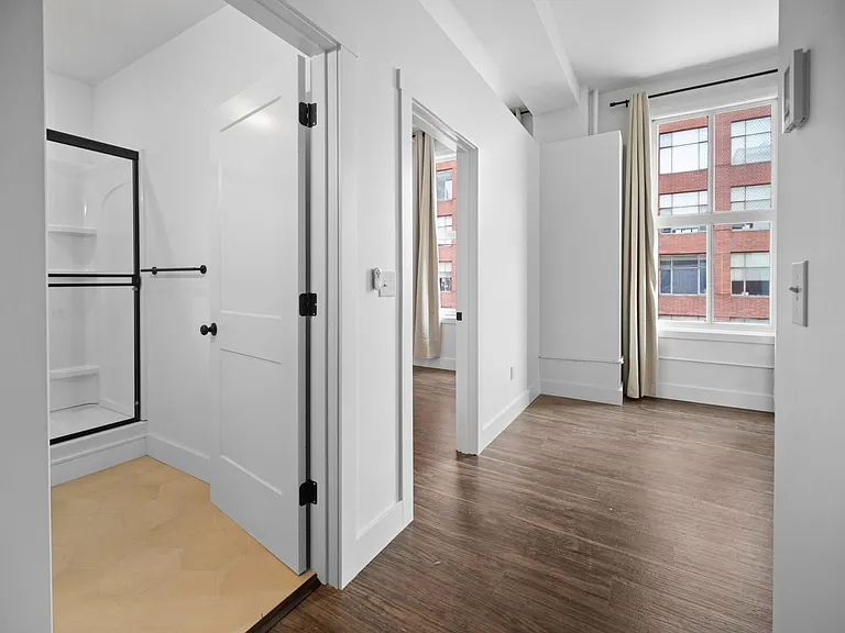 7 S Howard St — Photo 31