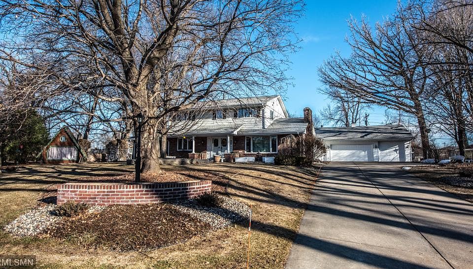 1st image of 208 Hillcrest Ct
