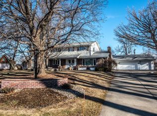 208 Hillcrest Ct, Burnsville, MN 55337