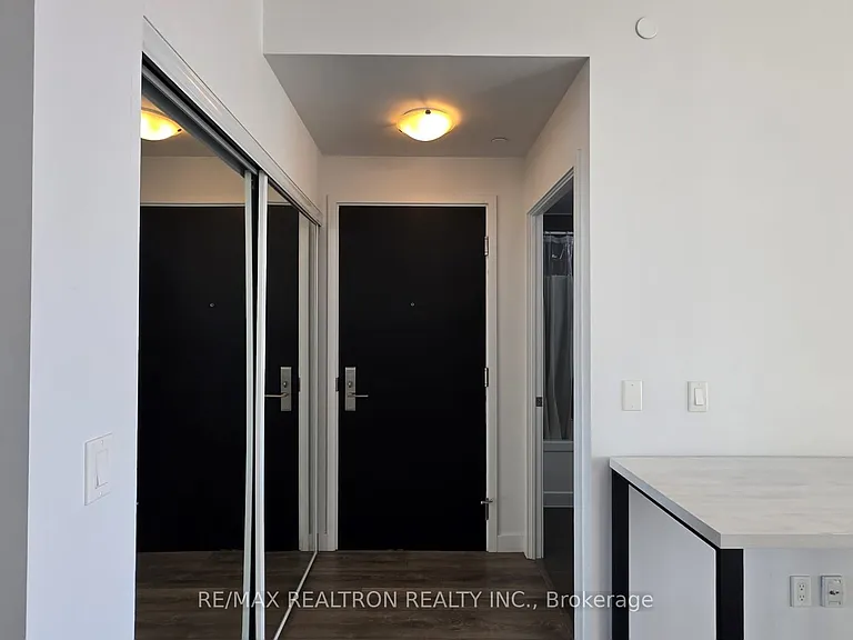 8 Eglinton Ave E #2605 — Photo 7