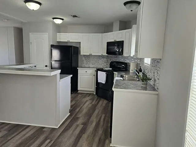 3 bed, 2.0 bath, 1120 sqft, $2,180 — Photo 2