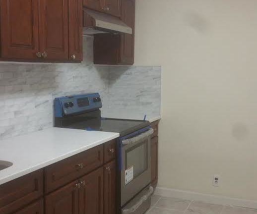 3rd image of 10 Verbena Ave