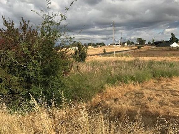 4th image of 3144 Village Dr