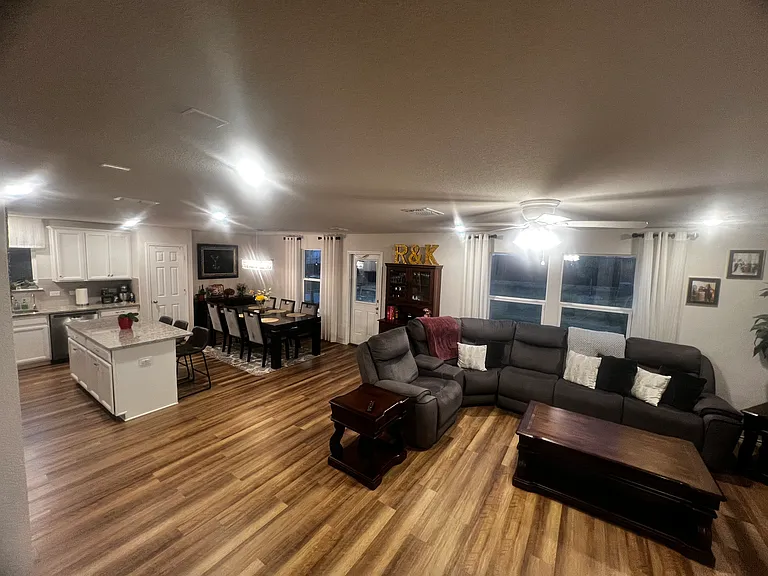 1806 Aslynn Cir — Photo 12