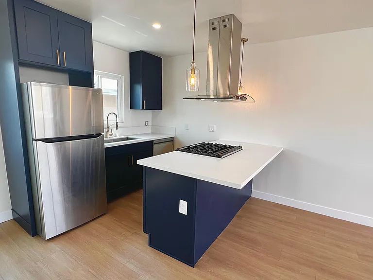 2906 Carmona Ave #4 — Photo 5