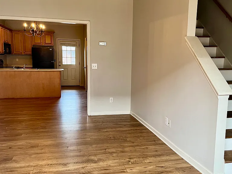 220 Lincoln Grn #G — Photo 2