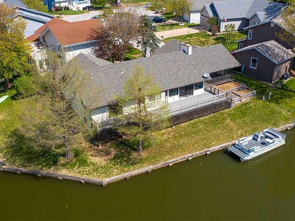 3rd image of 15 Lakeside Cir