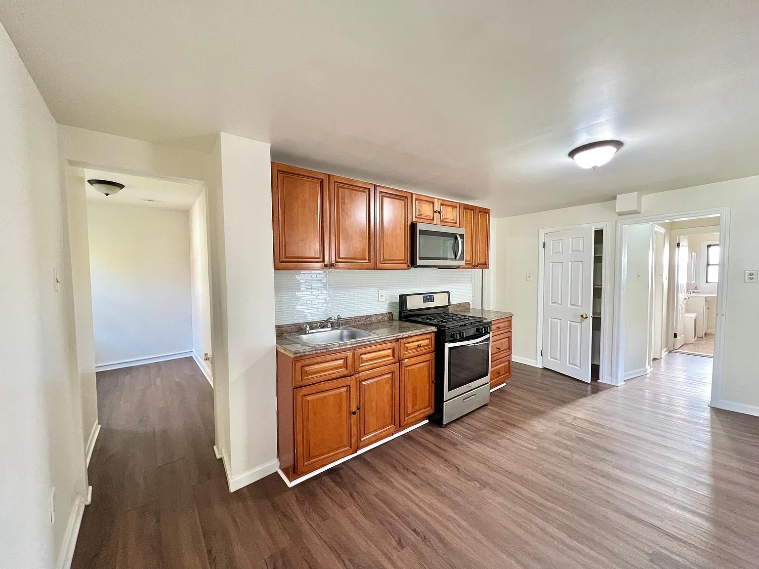 485 Cary St photo 1