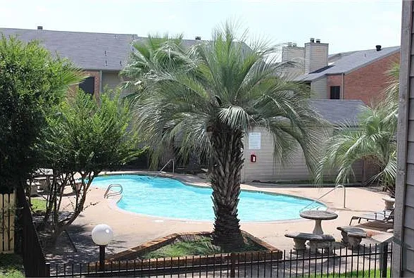 2 bed, 855 sqft, $1,075 — Photo 3