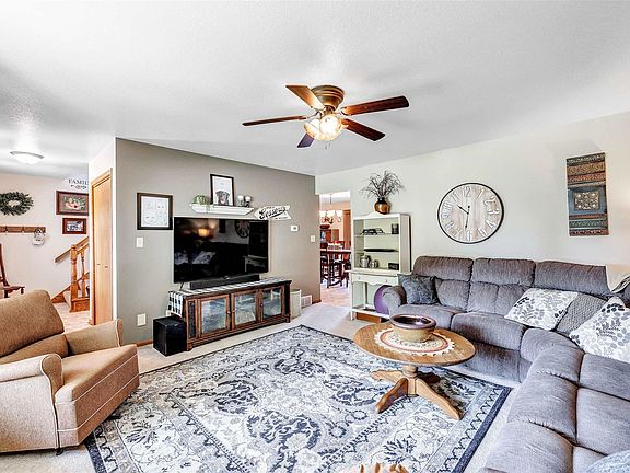 5th image of 1126 Robin Rd