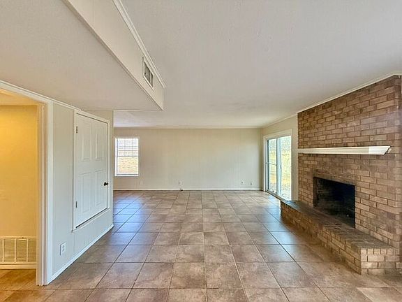 5th image of 4614 Edinburgh Dr