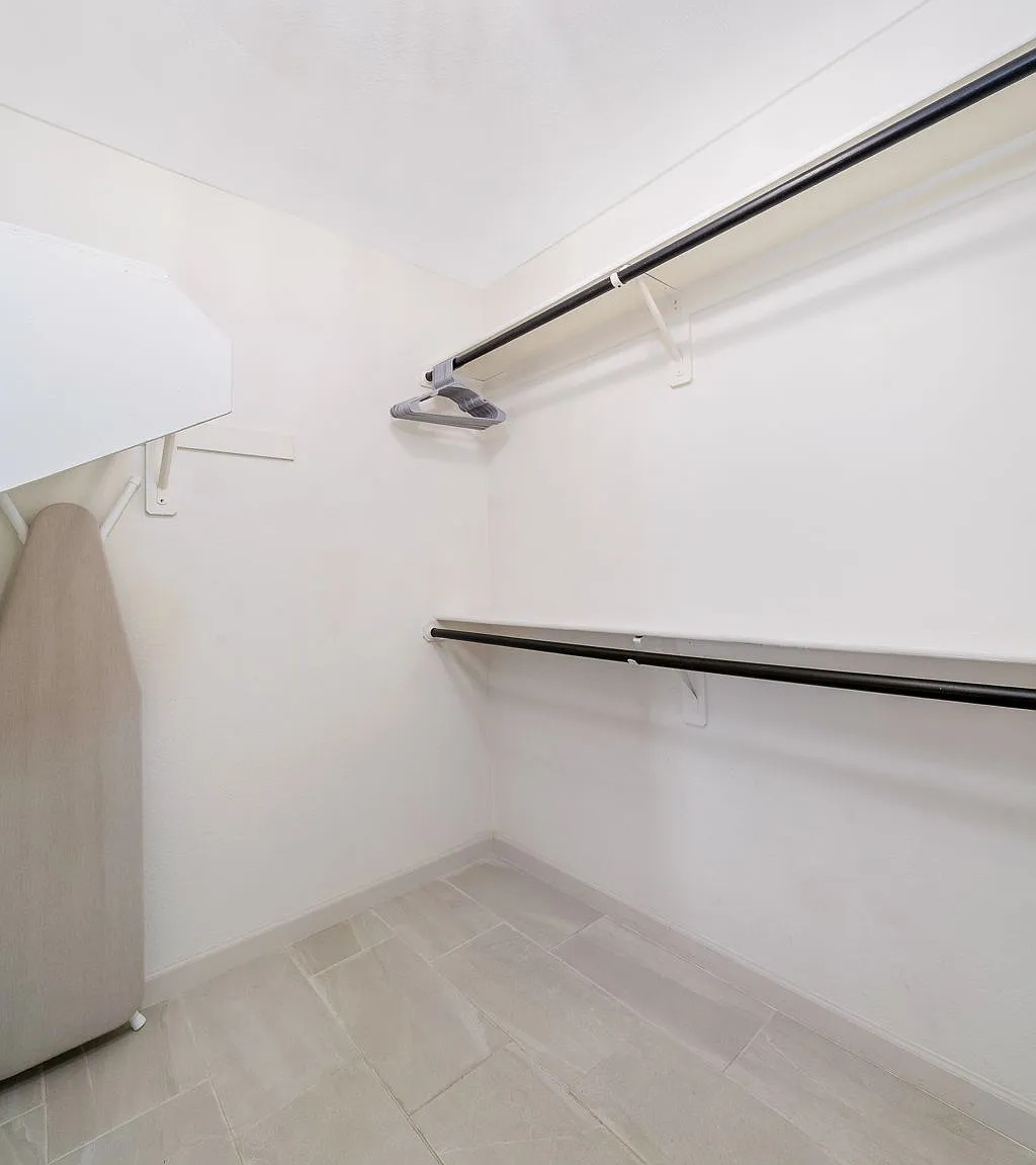 2 bed, 944 sqft, $2,950 — Photo 4