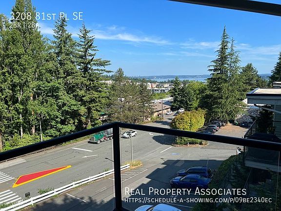 2nd image of 3208 81st Pl SE