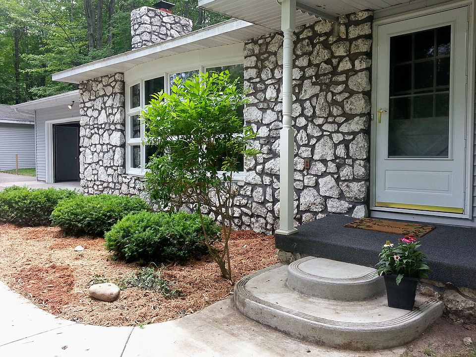 Stone and vinyl exterior 