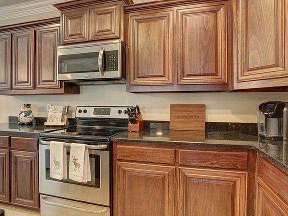 4th image of 233 Rosemary Pl