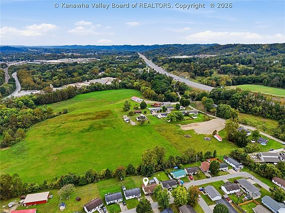 4th image of 40 Pine Dr