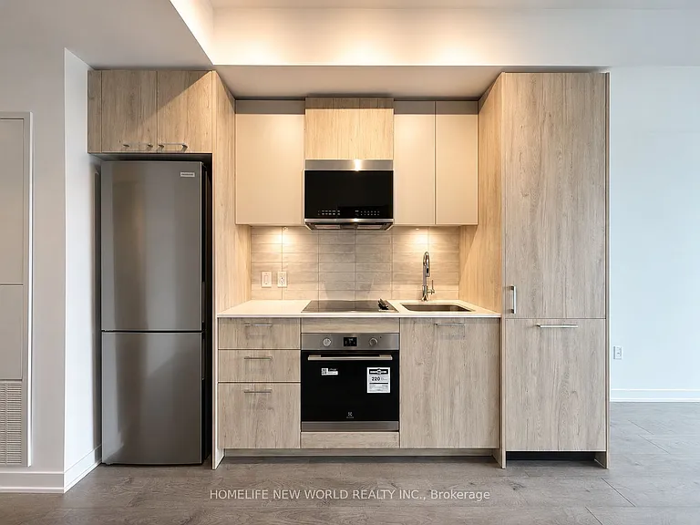 10 Oak St #1402 — Photo 2
