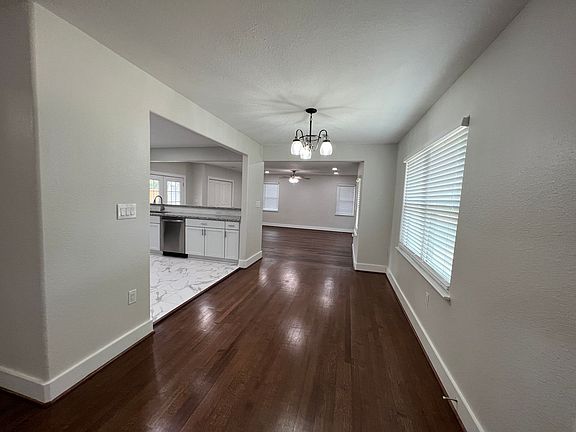 3rd image of 306 Wisteria St