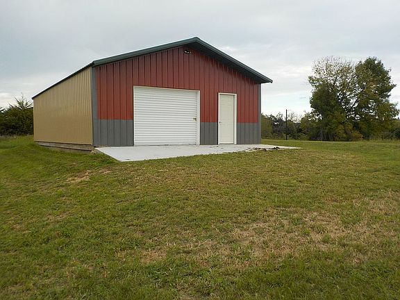 4th image of 404 Lois Ln