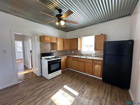 5th image of 709 E 4th St
