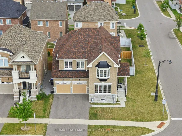 1021 Langford Blvd, Bradford West Gwillimbury, ON L3Z 4L1