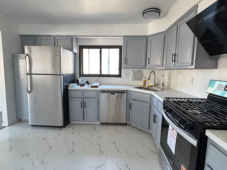98 Logan Ave #2A — Photo 5