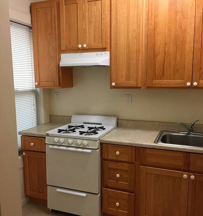Full kitchen