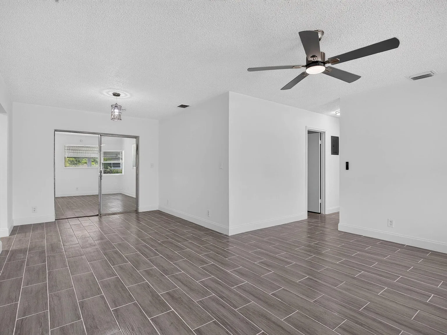 4 bed, 2.0 bath, 1502 sqft, $3,000 — Photo 2