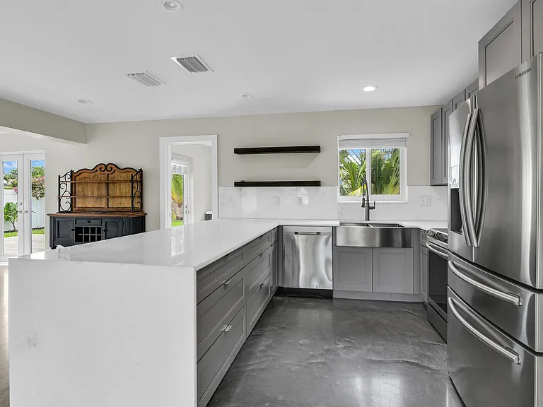 909 SE 16th Pl — Photo 13